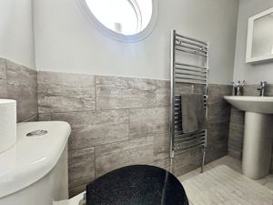 En Suite- click for photo gallery